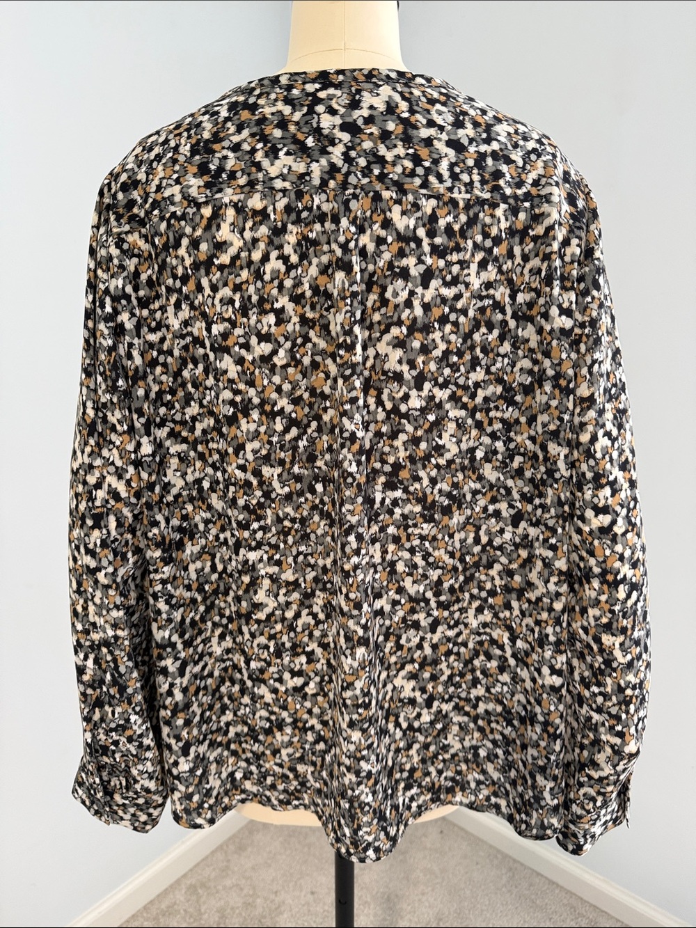 Talbots Black, White & Tan Printed Long-Sleeve Blouse SZXL - Picture 2 of 14